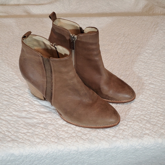 Aquatalia Shoes - Aquatalia leather booties